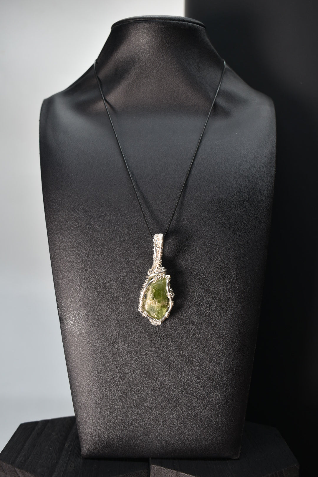 Nile Glow Pendant - KOSMIK COLLECTIONS