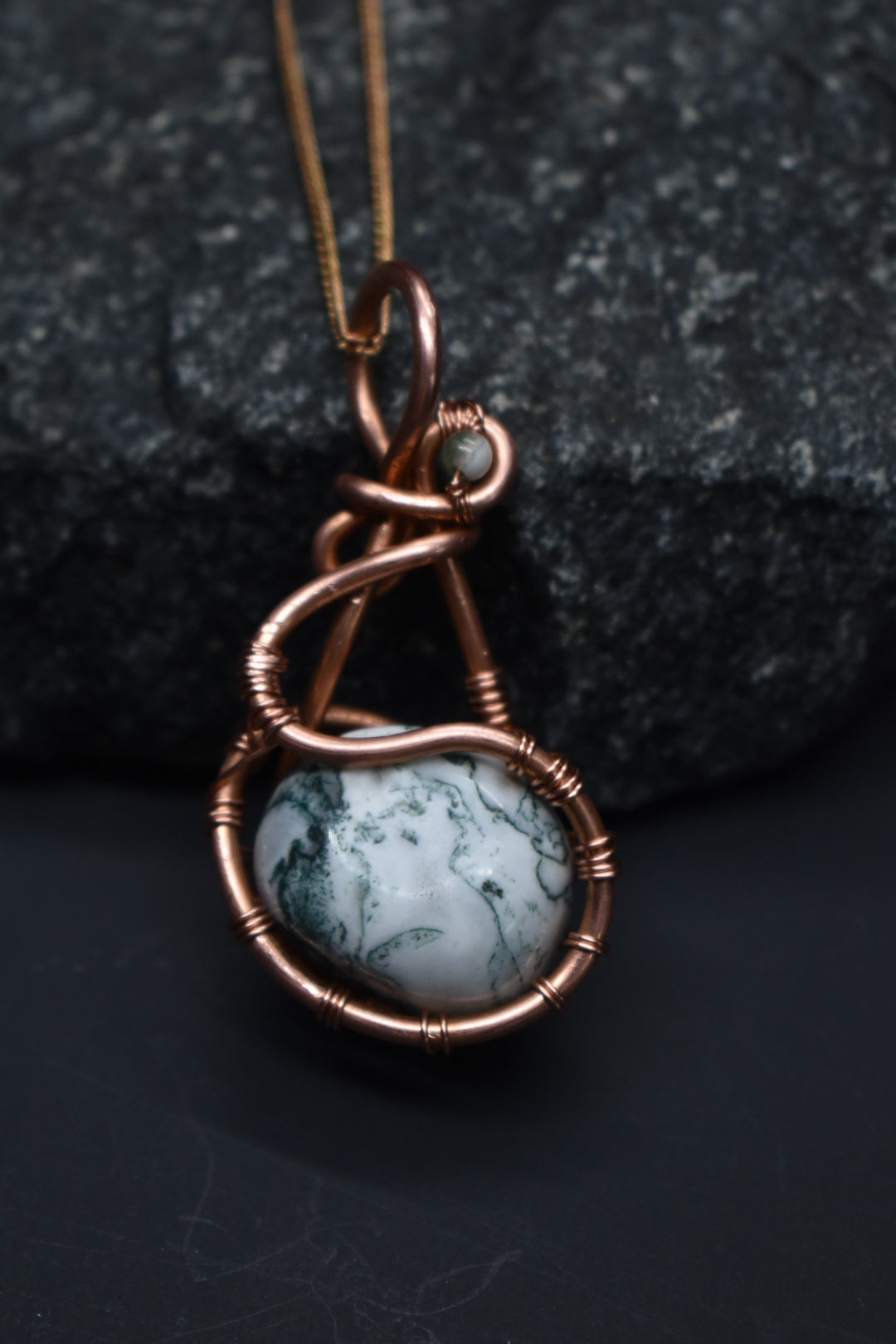 Moss Agate- Quiet Conductor