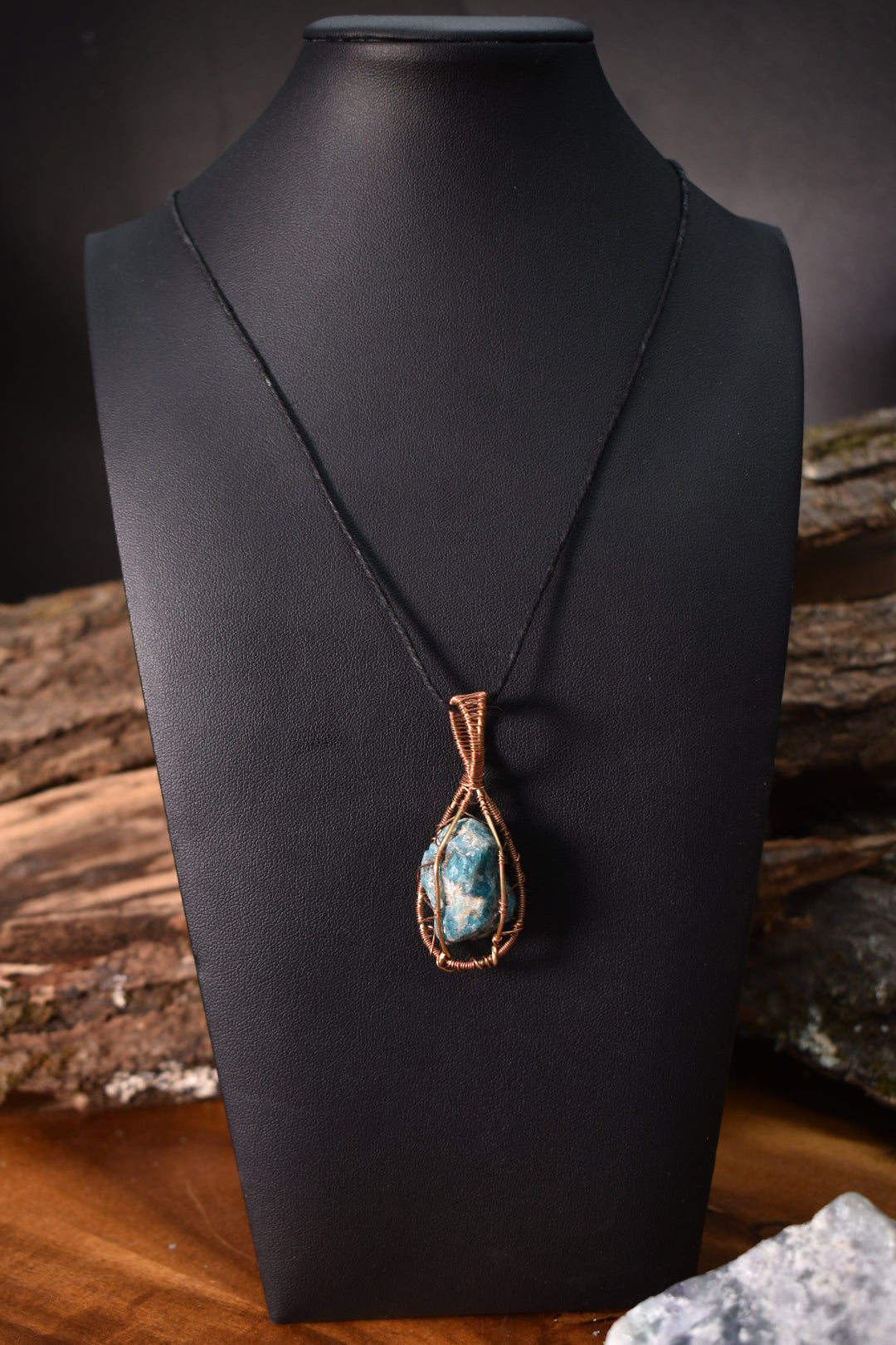 Apatite Pendant - KOSMIK COLLECTIONS